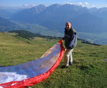 Paraglide, getting ready - Austria 2006