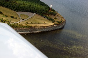 Útesy Panga, ostrov Saaremaa, Estonsko. Útesy tvoří tři schody z nichž jeden,  vysoký asi 12 m, je pod vodou